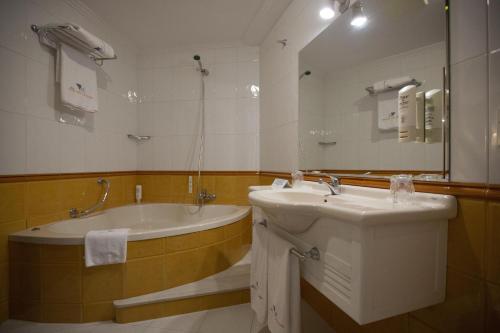 Habitación Doble Superior del hotel Villa De Marin. Foto 1