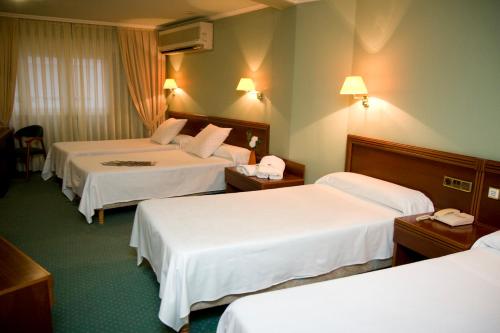 Habitación Familiar del hotel Villa De Marin. Foto 3