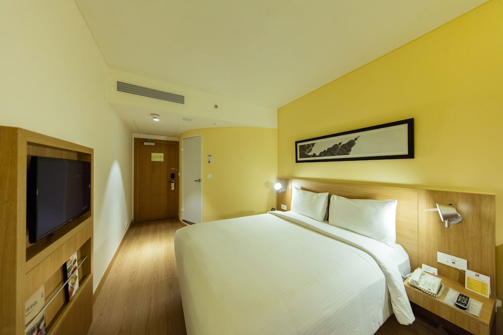 Habitación Estándar con 1 cama doble del hotel Ibis Chennai Sipcot. Foto 6
