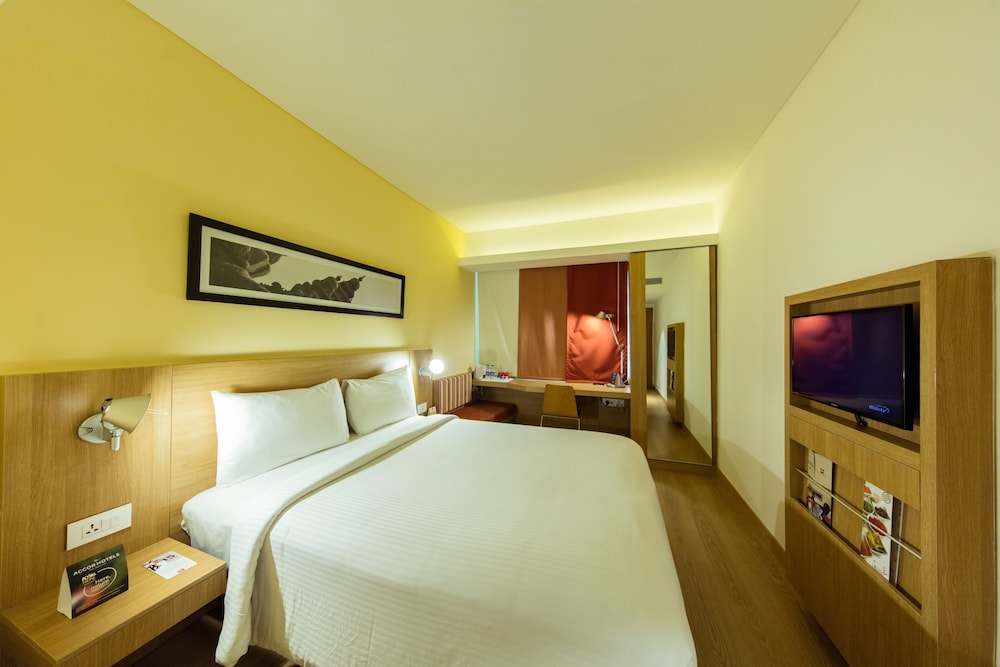 Habitación Estándar con 1 cama doble del hotel Ibis Chennai Sipcot. Foto 7