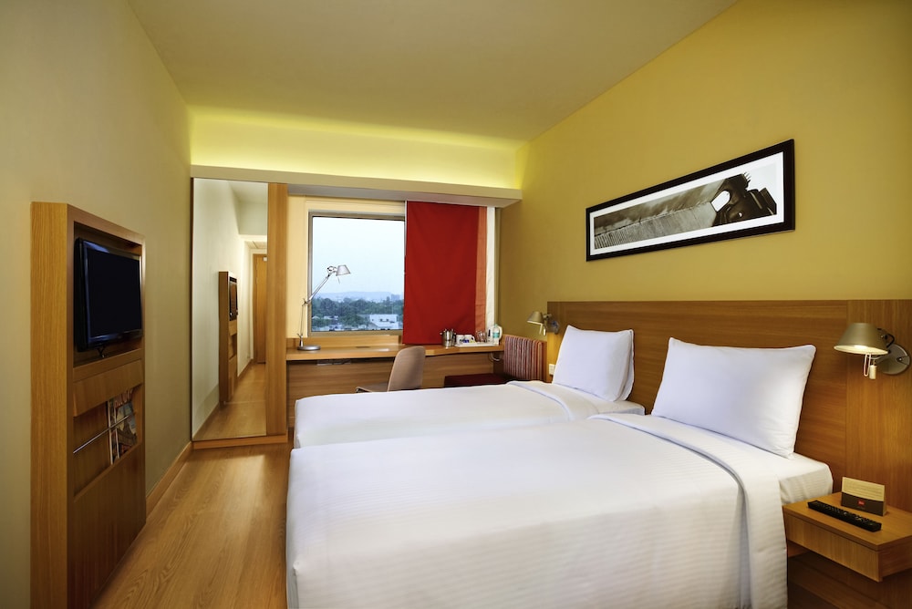 Habitación Estándar con 1 cama doble del hotel Ibis Chennai Sipcot. Foto 12