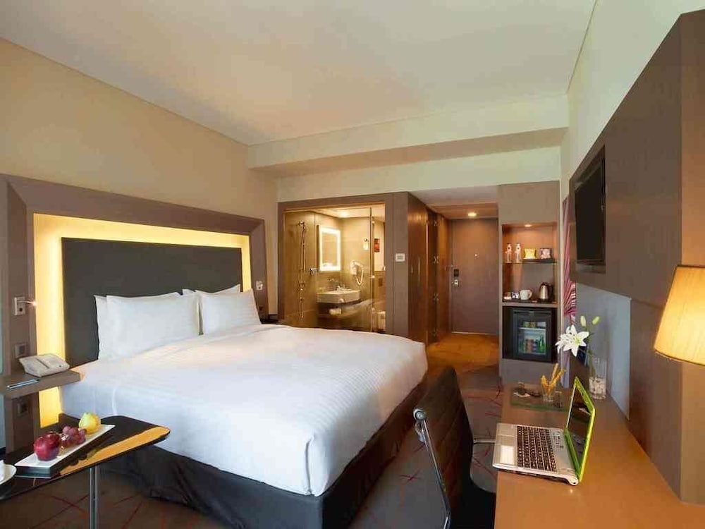 Suite Ejecutiva Cama King - Salón Independiente - Bañera del hotel Novotel Chennai Sipcot