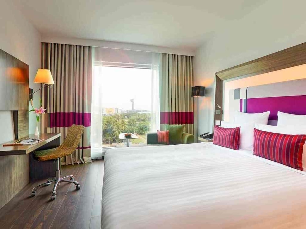 Habitación Superior - Cama King del hotel Novotel Chennai Sipcot. Foto 5