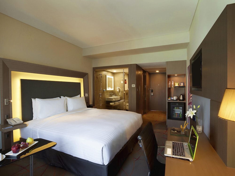 Suite Ejecutiva Cama King - Salón Independiente - Bañera del hotel Novotel Chennai Sipcot. Foto 8
