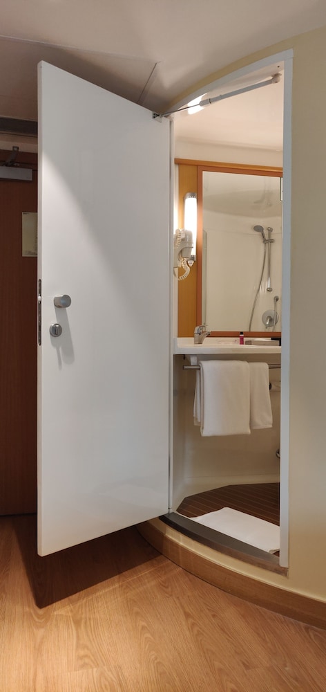 Habitación estándar (Queen) del hotel Ibis Bengaluru City Centre. Foto 8