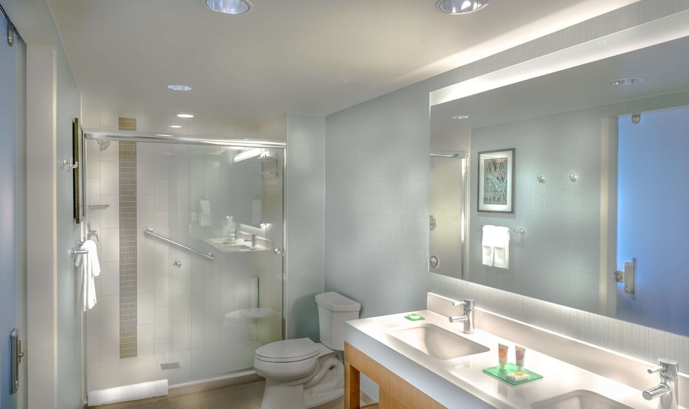 Habitación con cama King en planta alta (con sofá cama) del hotel Hyatt Place Washington Dc/national Mall. Foto 4