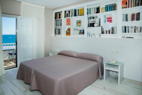 Habitación Doble con Cama supletoria del hotel Luz de Luna. Foto 2