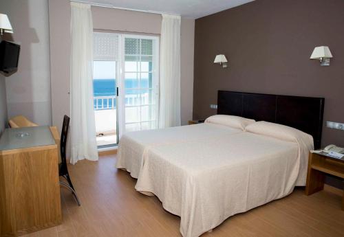Habitación Doble con Cama supletoria del hotel Luz de Luna. Foto 3