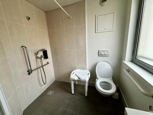 Habitación Doble adaptada para personas con movilidad reducida del hotel B&B Marseille Centre La Joliette. Foto 2