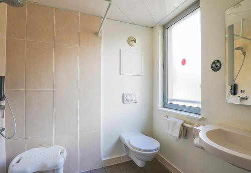 Habitación Doble adaptada para personas con movilidad reducida del hotel B&B Marseille Centre La Joliette. Foto 6