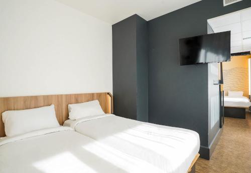 Habitación Cuádruple del hotel B&B Marseille Centre La Joliette. Foto 7