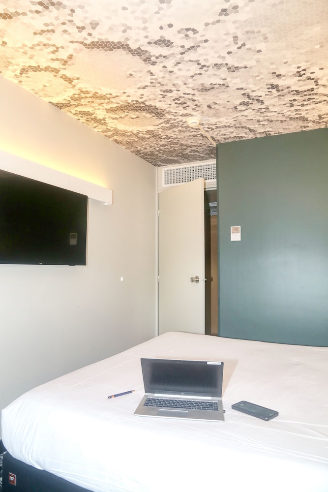 Habitación Standard con una cama doble del hotel Ibis Biarritz Anglet Aeroport. Foto 1
