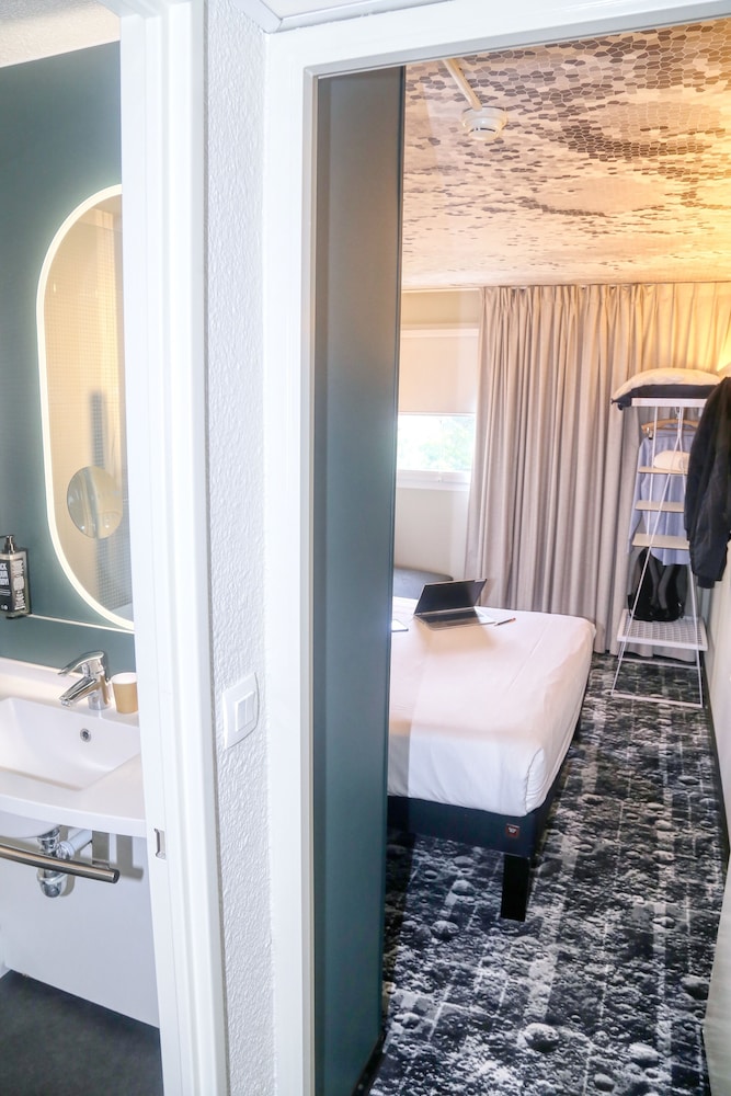 Habitación Standard con una cama doble del hotel Ibis Biarritz Anglet Aeroport. Foto 2
