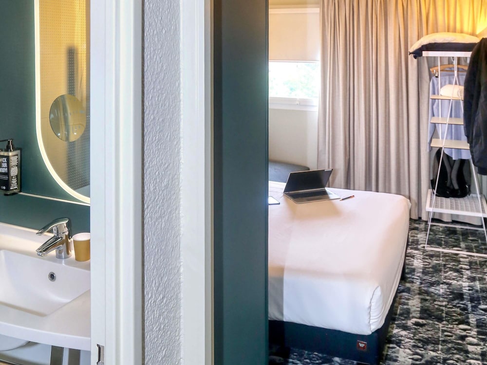 Habitación Standard con una cama doble del hotel Ibis Biarritz Anglet Aeroport. Foto 5