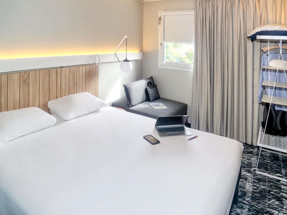 Habitación Standard con una cama doble del hotel Ibis Biarritz Anglet Aeroport. Foto 7