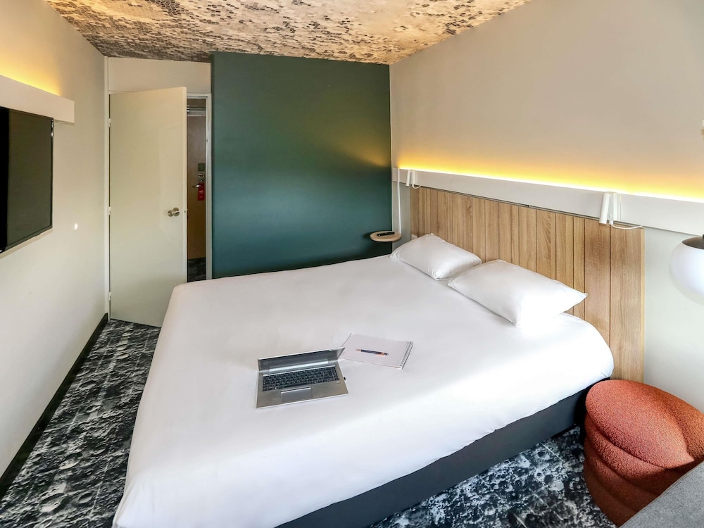 Habitación Standard con una cama doble del hotel Ibis Biarritz Anglet Aeroport. Foto 9