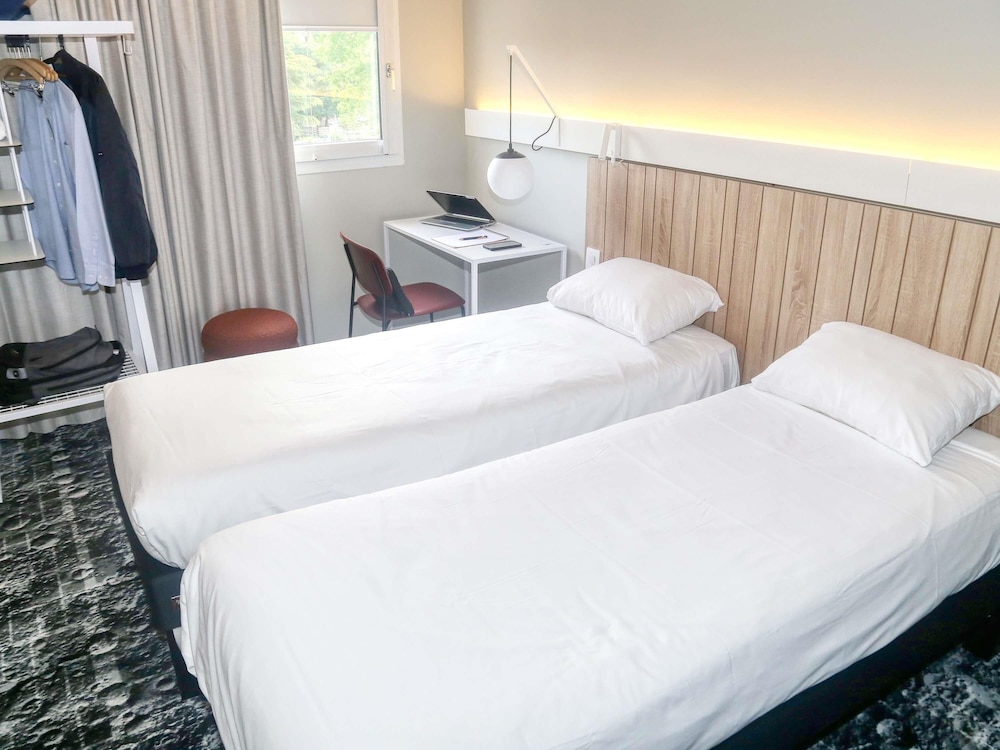 Habitación Standard con 2 camas individuales del hotel Ibis Biarritz Anglet Aeroport. Foto 2