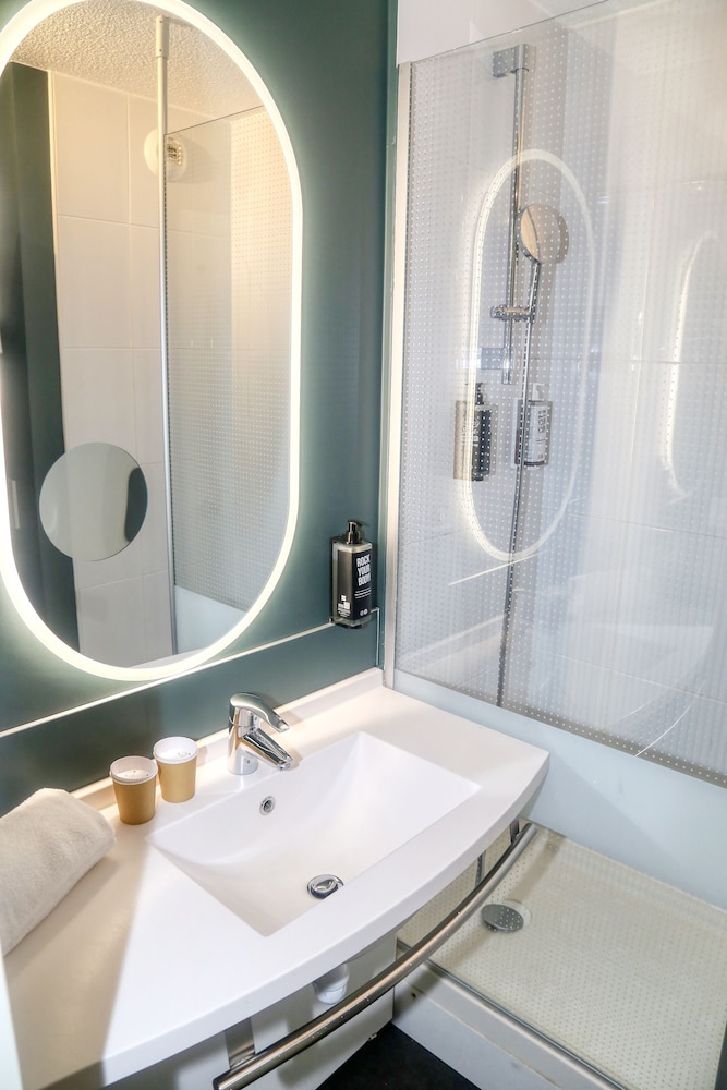 Habitación Standard con 2 camas individuales del hotel Ibis Biarritz Anglet Aeroport. Foto 7