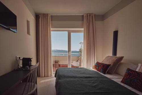 Habitación Doble con balcón y vistas al mar del hotel Atlante Sanxenxo Boutique. Foto 6