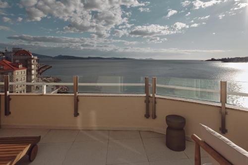Suite con vistas al mar del hotel Atlante Sanxenxo Boutique. Foto 12