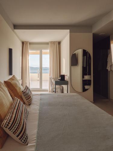 Suite con vistas al mar del hotel Atlante Sanxenxo Boutique. Foto 17