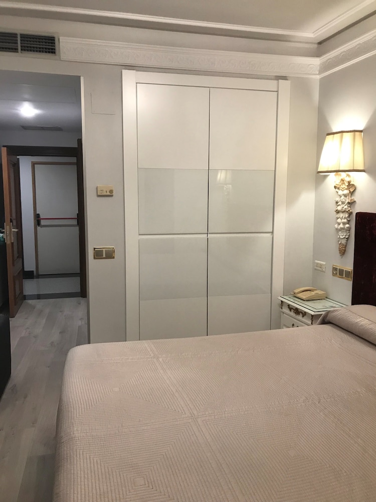 Habitación doble del hotel Artheus Carmelitas Salamanca. Foto 2