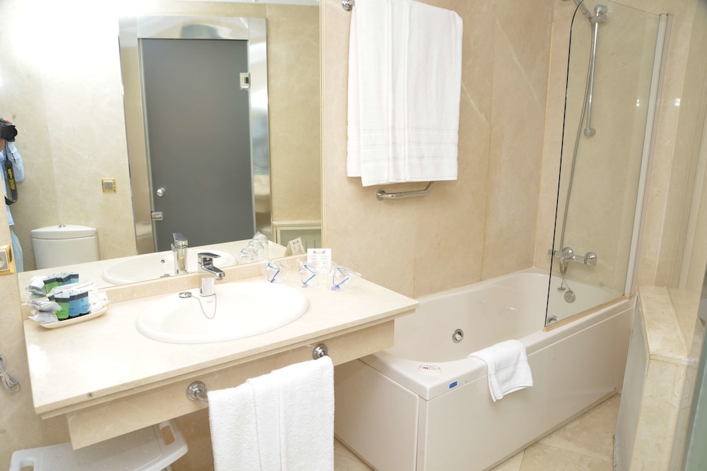 Habitación doble del hotel Artheus Carmelitas Salamanca. Foto 5