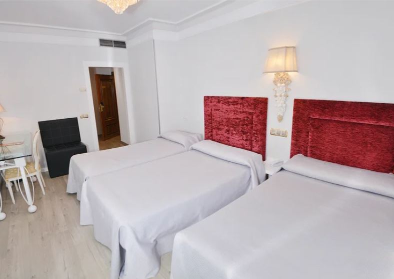 Habitación Triple del hotel Artheus Carmelitas Salamanca