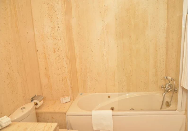 Habitación Triple del hotel Artheus Carmelitas Salamanca. Foto 4