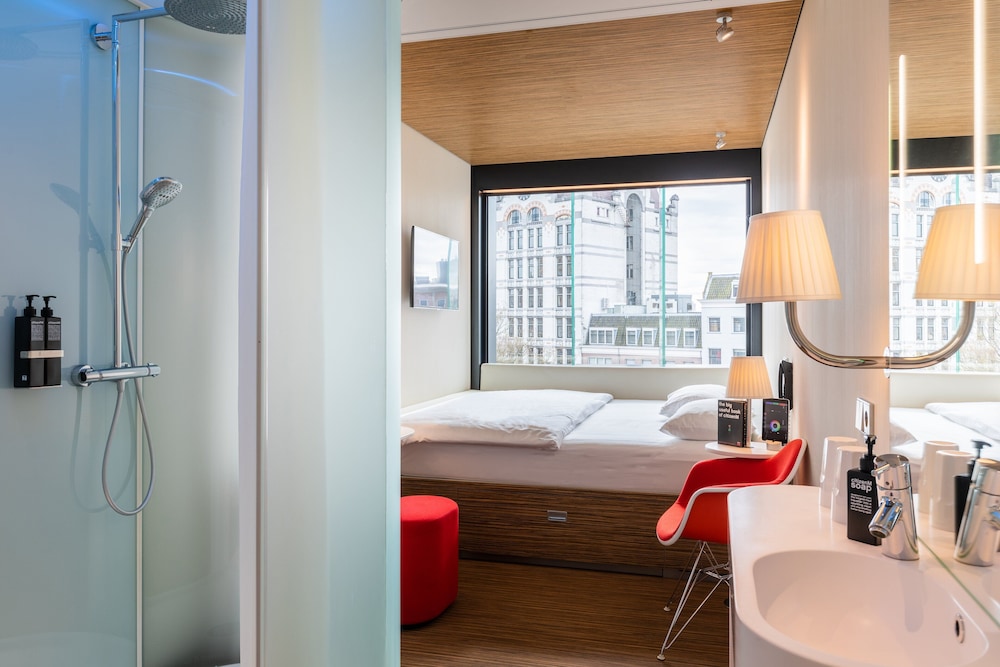 Habitación, 1 cama de matrimonio grande (High floor) del hotel Citizenm Rotterdam. Foto 2