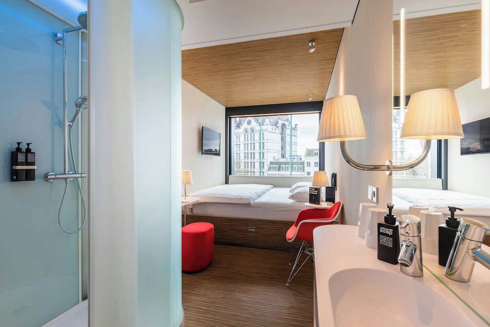 Habitación, 1 cama de matrimonio grande (High floor) del hotel Citizenm Rotterdam. Foto 5