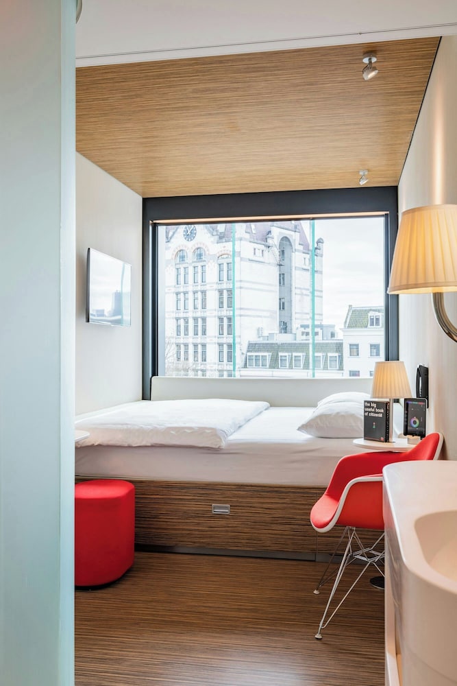 Habitación, 1 cama de matrimonio grande (High floor) del hotel Citizenm Rotterdam. Foto 6