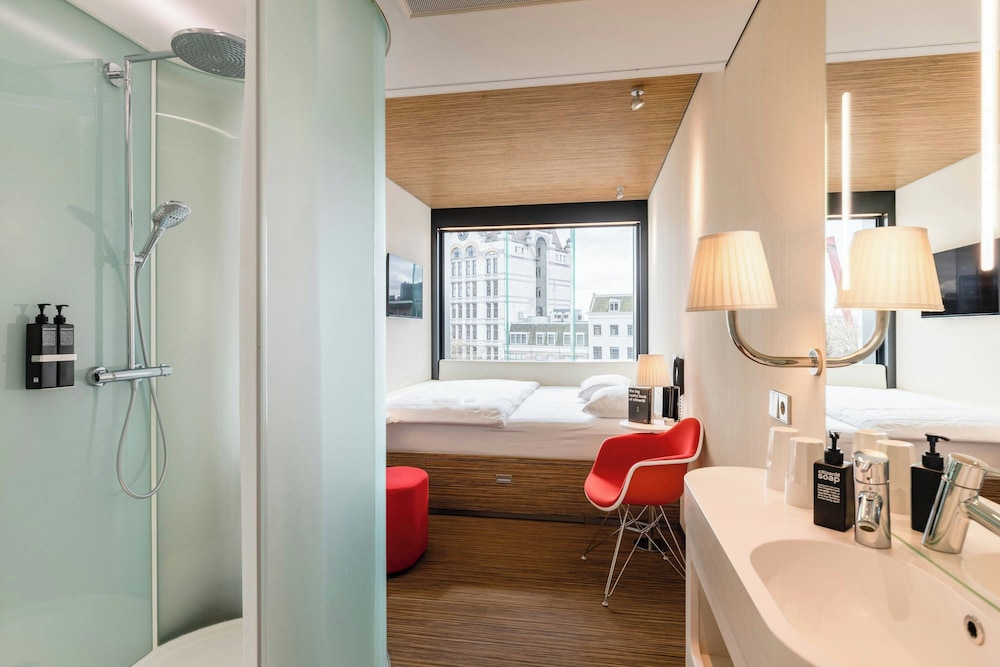 Habitación, 1 cama de matrimonio grande (High floor) del hotel Citizenm Rotterdam. Foto 9