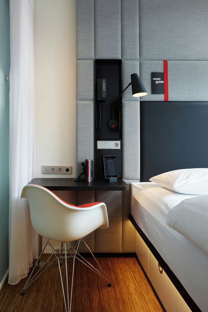 Habitación, 1 cama de matrimonio grande (Mobility Accessible, Roll - In Shower) del hotel Citizenm Rotterdam. Foto 3