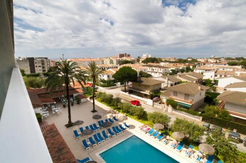 Habitación cuádruple Vista Piscina Balcón o Terraza 2 Camas dobles del hotel Ibersol Playa Dorada. Foto 8