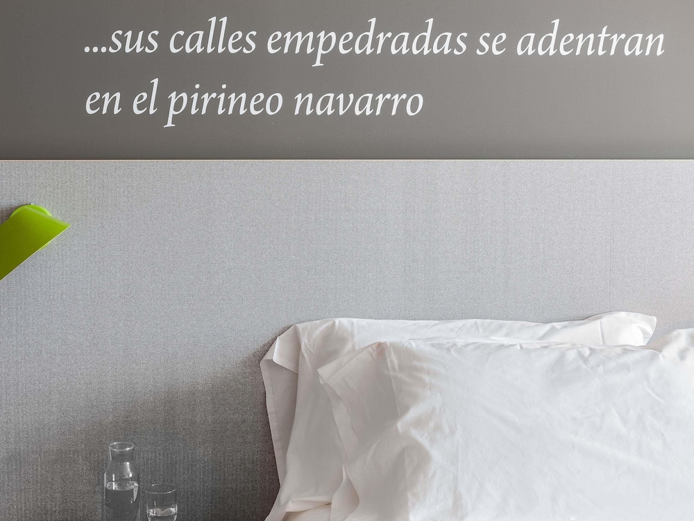 Habitación Standard con 1 cama Doble, Capacidad máxima 2 personas del hotel Ibis Styles Pamplona Noain. Foto 3