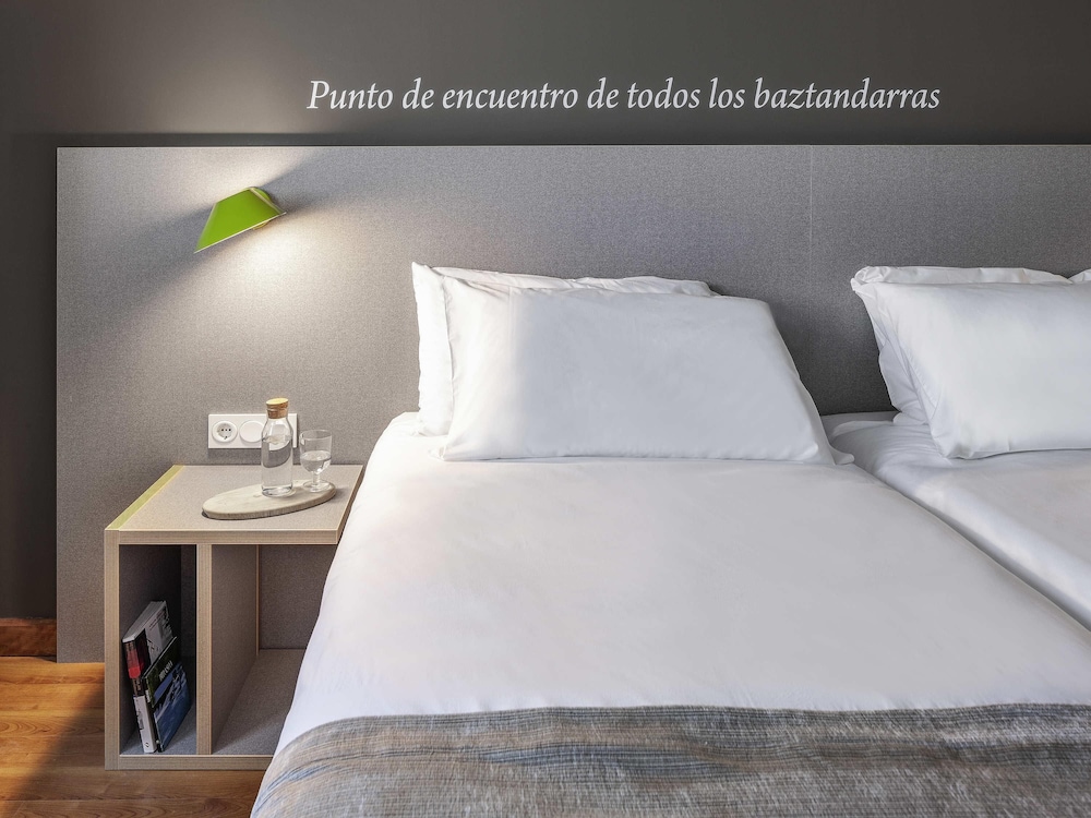 Habitación Standard con 2 camas Individuales, Capacidad máxima 2 personas del hotel Ibis Styles Pamplona Noain. Foto 1