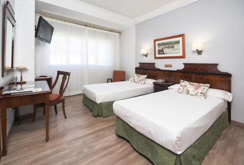 Habitación Doble Superior con balcón del hotel Rias Bajas. Foto 1