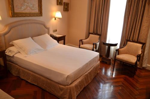 Habitación con cama grande del hotel Alameda Palace