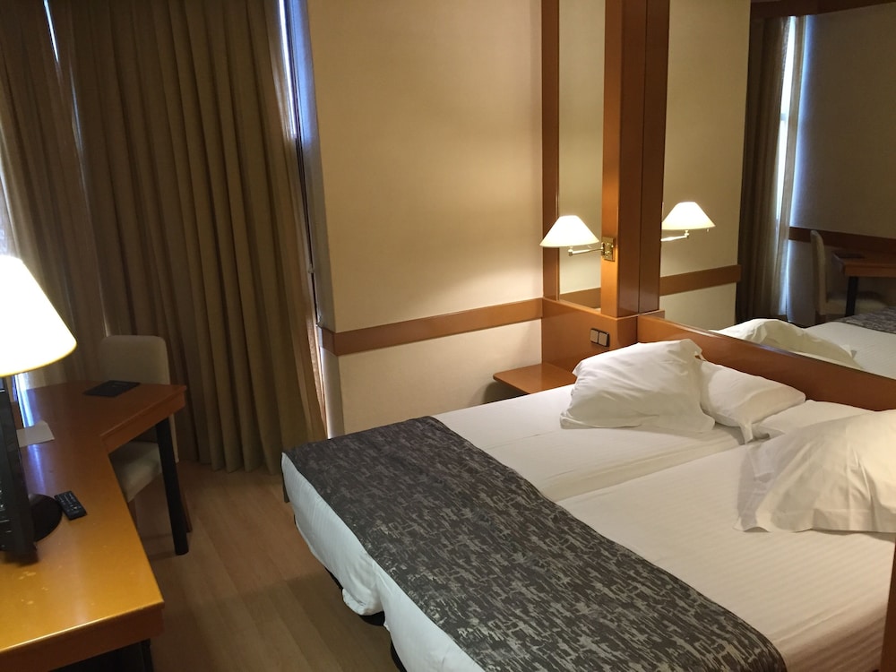 Habitación estándar con 2 camas individuales del hotel Ar Los Arcos. Foto 3