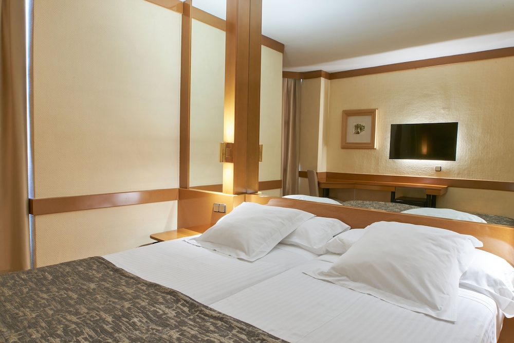 Habitación estándar con 2 camas individuales del hotel Ar Los Arcos. Foto 5