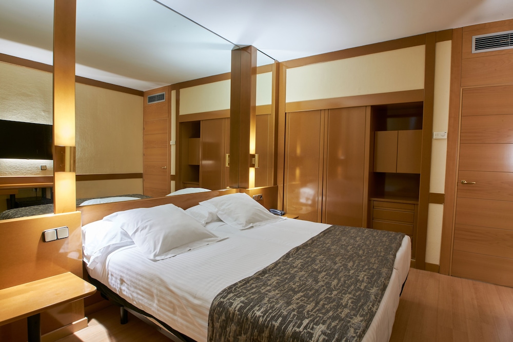 Habitación estándar con 2 camas individuales del hotel Ar Los Arcos. Foto 9
