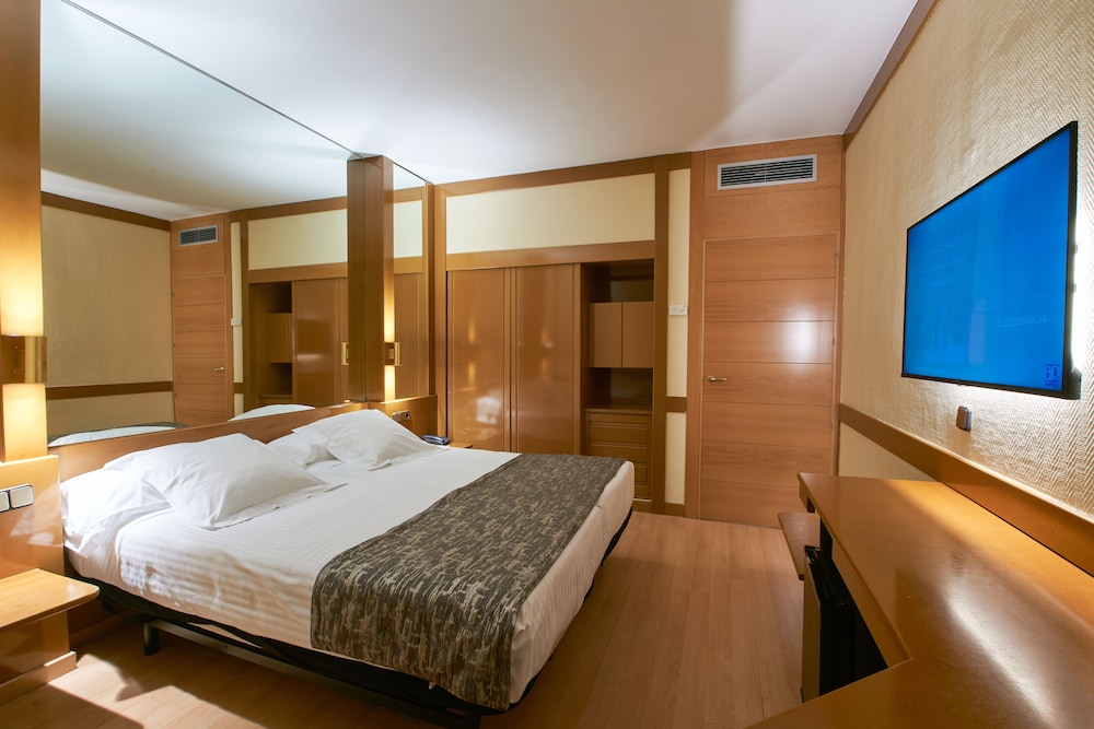 Habitación estándar con 2 camas individuales del hotel Ar Los Arcos. Foto 10