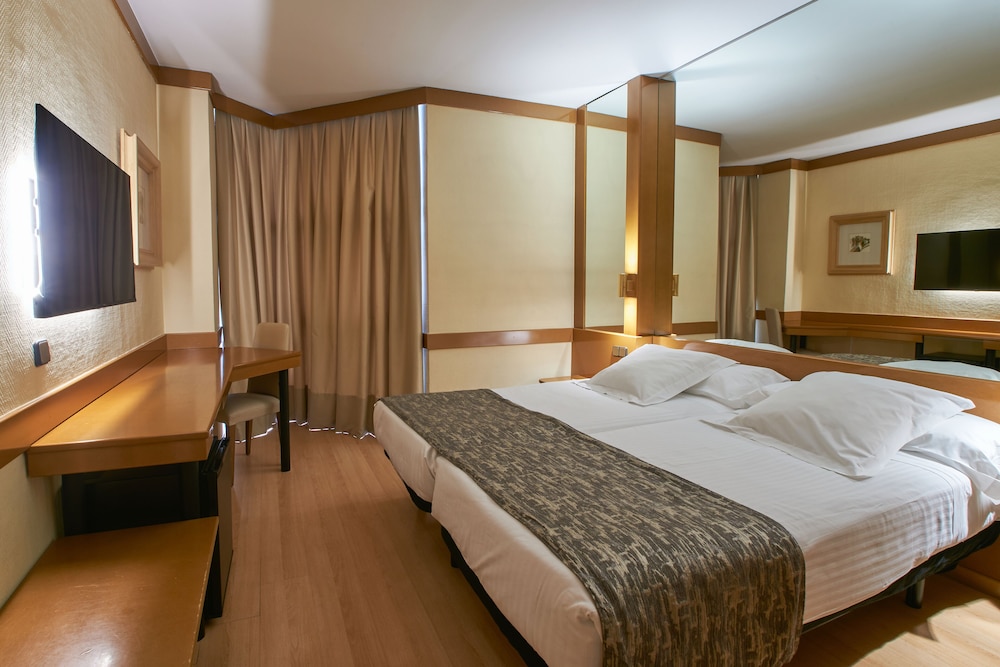 Habitación estándar con 2 camas individuales del hotel Ar Los Arcos. Foto 11