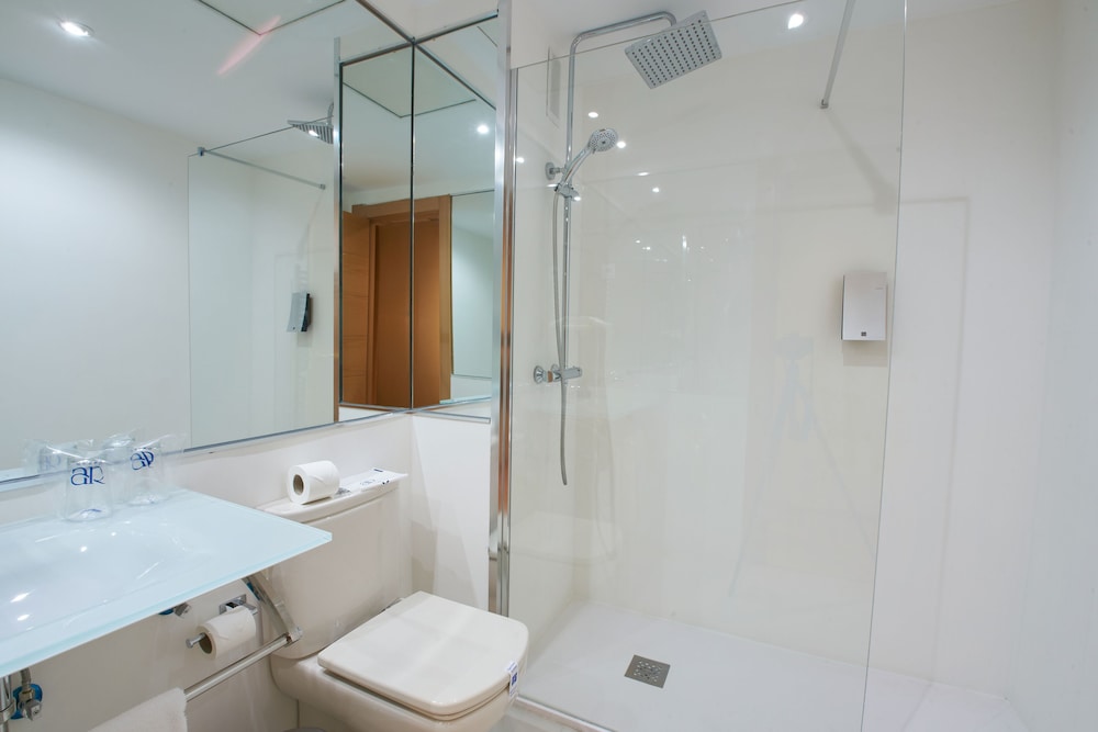 Habitación estándar con 2 camas individuales del hotel Ar Los Arcos. Foto 12
