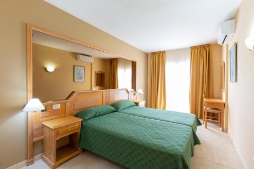 Apartamento Vista Mar Vista Piscina Balcón o Terraza 1 habitación Vista Patio 2 Camas individuales del hotel Villa De Adeje Beach. Foto 2