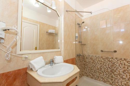 Apartamento Vista Mar Vista Piscina Balcón o Terraza 1 habitación Vista Patio 2 Camas individuales del hotel Villa De Adeje Beach. Foto 14