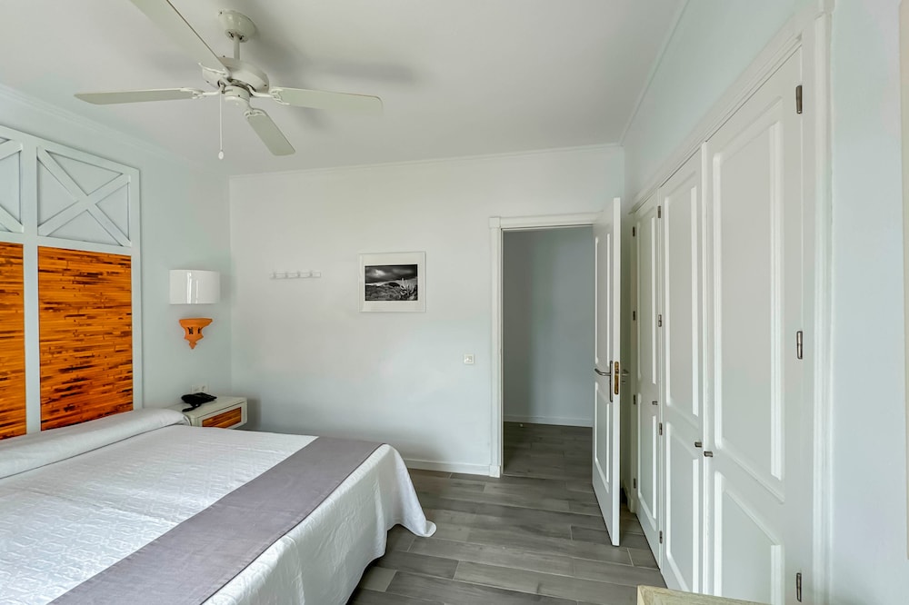 Apartamento Balcón o Terraza Con Cocina 1 habitación Sofá Cama incluido 2 Camas individuales del hotel Parque Del Sol. Foto 2