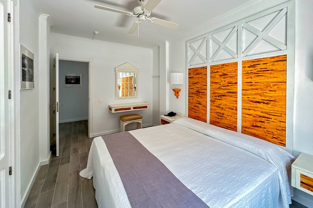 Apartamento Balcón o Terraza Con Cocina 1 habitación Sofá Cama incluido 2 Camas individuales del hotel Parque Del Sol. Foto 5