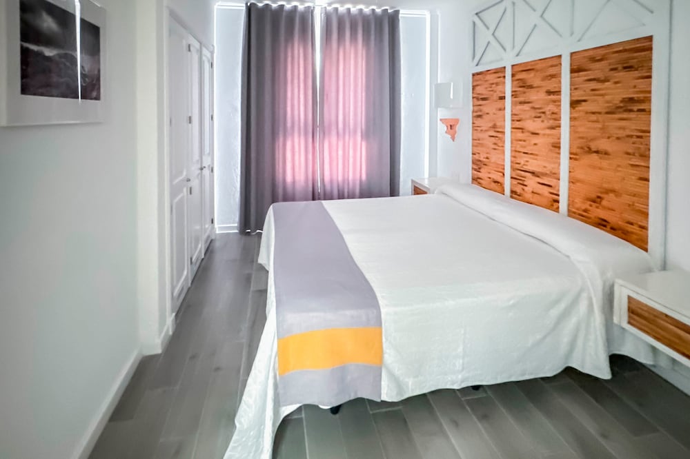 Apartamento Balcón o Terraza Con Cocina 1 habitación Sofá Cama incluido 2 Camas individuales del hotel Parque Del Sol. Foto 8